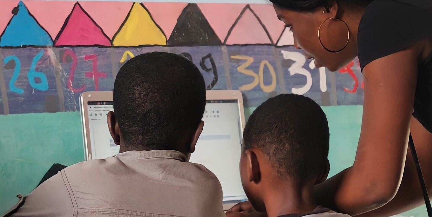 La Fundació .cat dona 7 ordinadors a AUCOOP per fer formació al Senegal